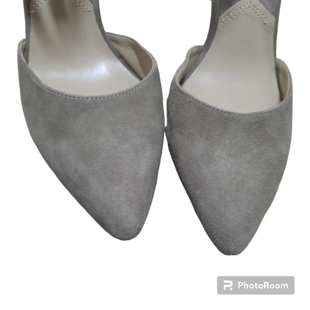 Adrienne Vittadini Taupe Suede Heels Size 9M